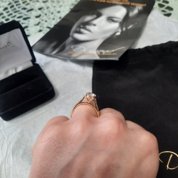 1 Carat Engagement Ring - Picture 9 of 11